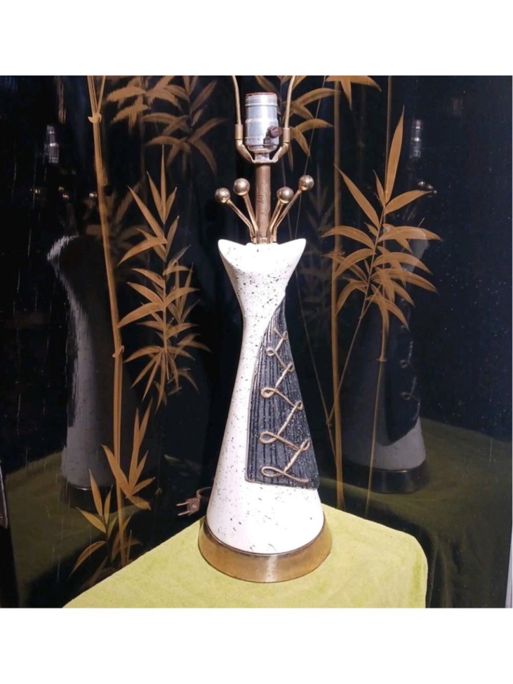 VTG MCM Atomic Table Lamp Black Gold Speckle Cat Asian Influence 1950s 21x7
